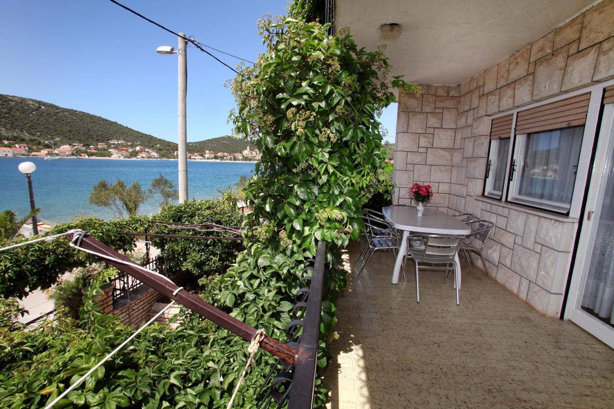 Apartments By The Sea Vinisce, Trogir - 4892 Exterior foto