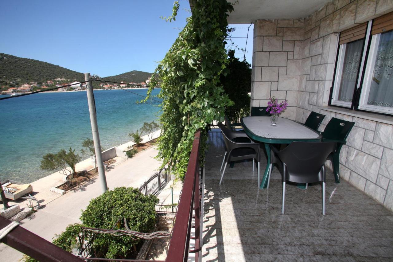 Apartments By The Sea Vinisce, Trogir - 4892 Exterior foto